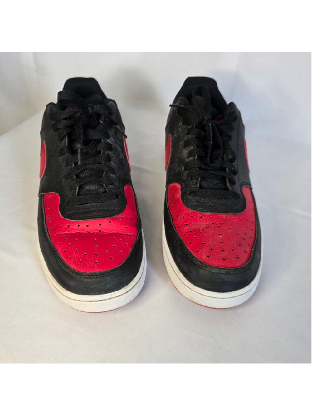 Men's Nike Sneakers Size 11 Black Red